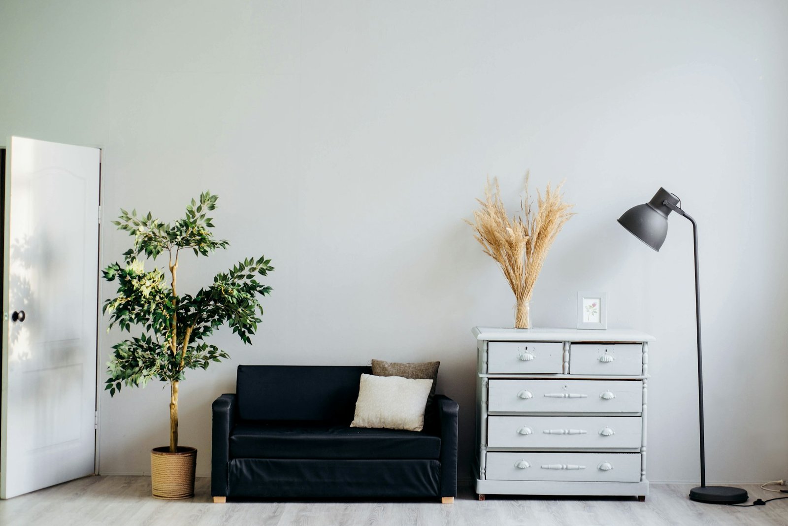 Quiet Wall Sconce